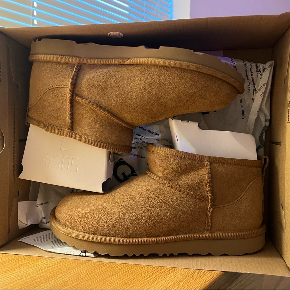 ugg ultra mini women’s size 7 - chestnut